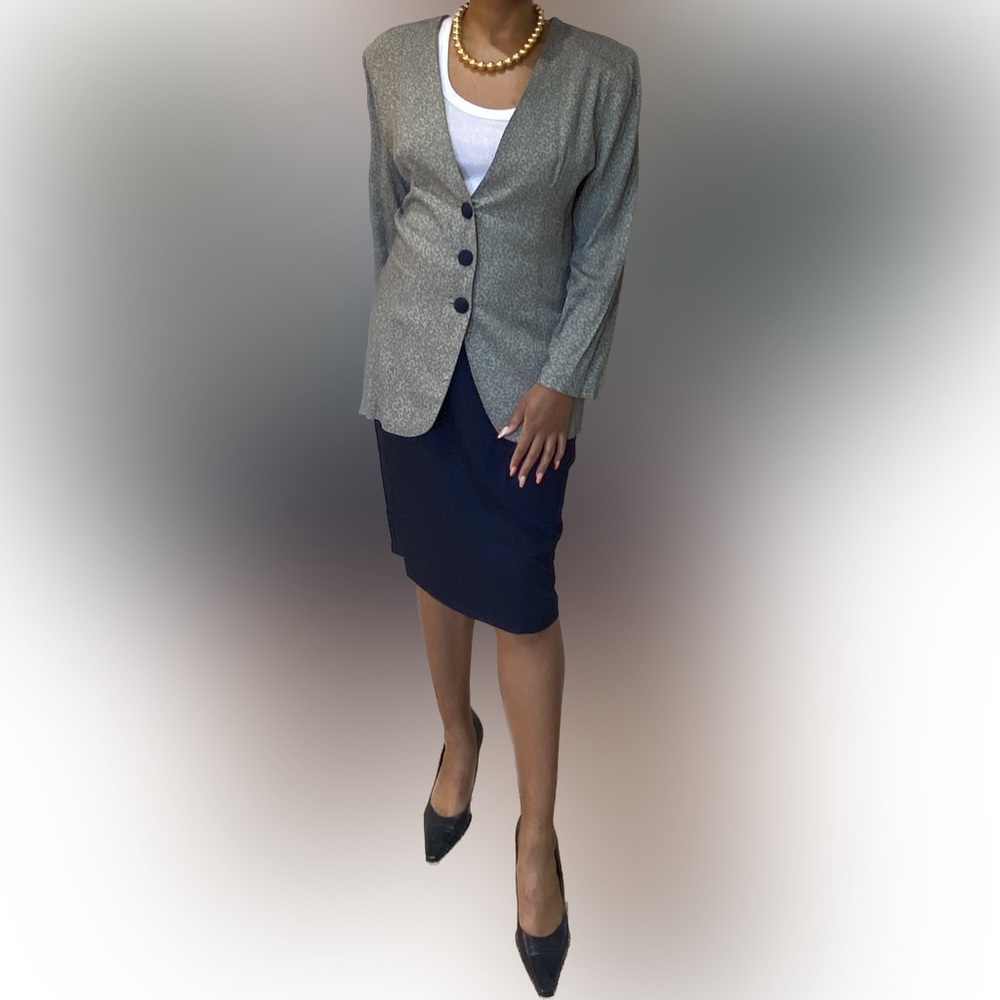 Maren Lightweight Blue Collarless Suit Size L